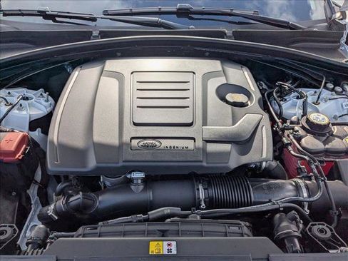 New 2026 Land Rover Range Rover Velar Dynamic SE image 18