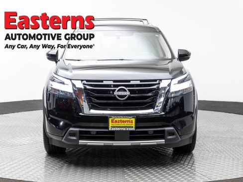 Used 2023 Nissan Pathfinder SL w/ SL Premium Package AWD/4WD image 2