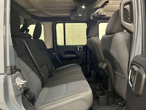 Used 2025 Jeep Wrangler Unlimited Sahara w/ Safety Group AWD/4WD image 9