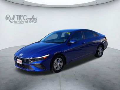 New 2025 Hyundai Elantra SE