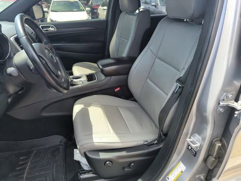 Used 2021 Jeep Grand Cherokee Laredo AWD/4WD image 11