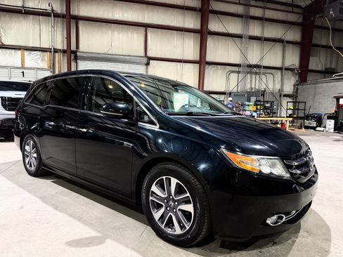 Used 2016 Honda Odyssey Touring Elite image 2