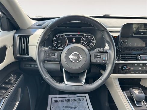 Used 2023 Nissan Pathfinder SL image 12