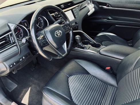 Used 2019 Toyota Camry SE image 4