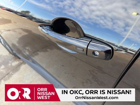 Used 2021 Nissan Rogue SV image 11