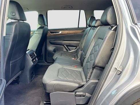 Used 2025 Volkswagen Atlas SE FWD image 27