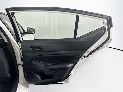 Used 2025 Nissan Altima 2.5 SV FWD image 27