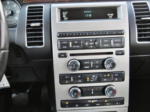Used 2009 Ford Flex SEL image 19