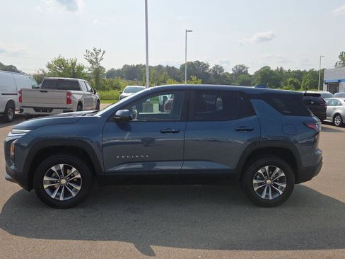Used 2025 Chevrolet Equinox LT w/ Safety and Technology Package FWD image 2