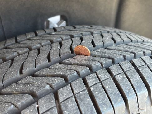 Used 2025 GMC Acadia Elevation image 11