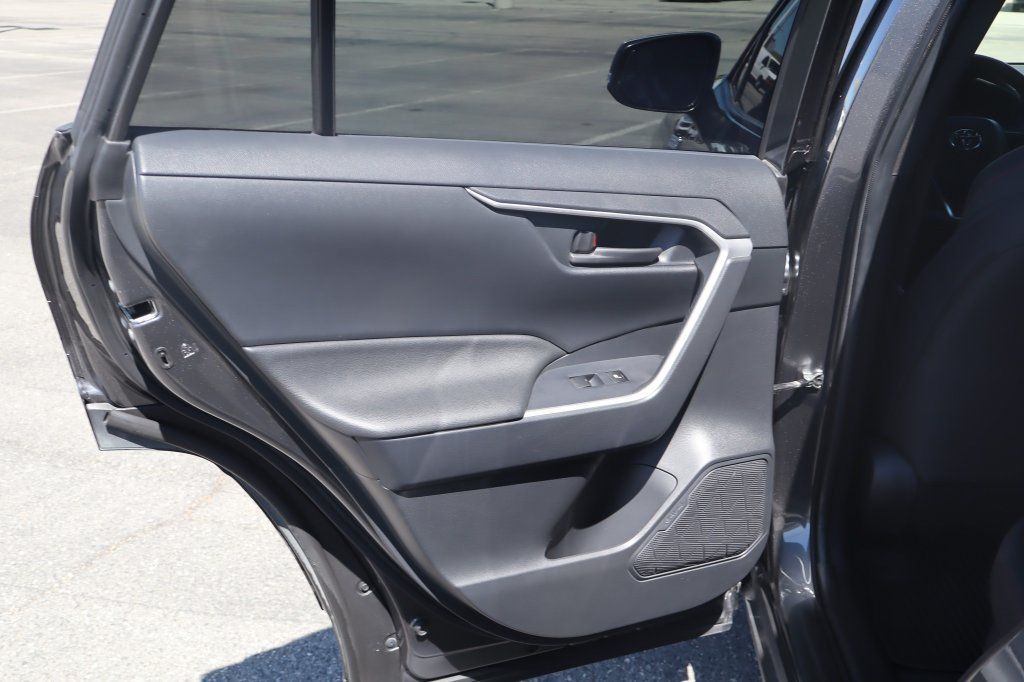Used 2021 Toyota RAV4 SE w/ Weather & Moonroof Package AWD/4WD image 32