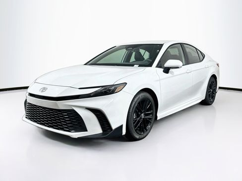 Used 2026 Toyota Camry SE w/ Convenience Package FWD image 3