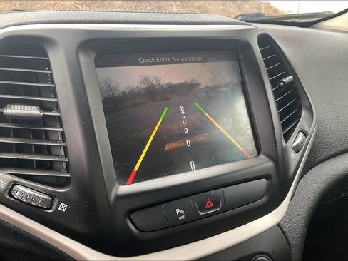 Used 2016 Jeep Cherokee Latitude w/ Safety/Convenience Group image 17