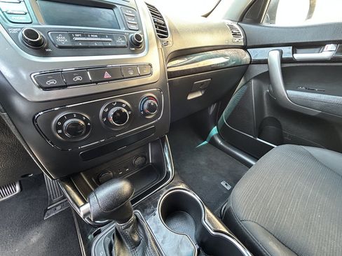 Used 2015 Kia Sorento LX AWD/4WD image 10