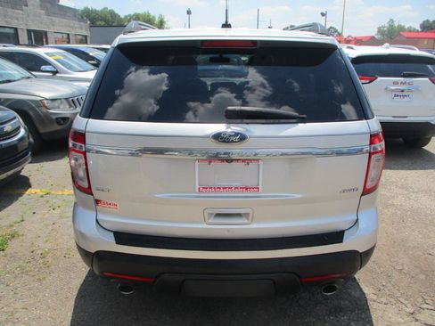 Used 2014 Ford Explorer XLT w/ Equipment Group 202A AWD/4WD image 4