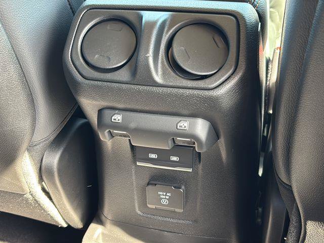 Used 2025 Jeep Wrangler Unlimited Sahara AWD/4WD image 46