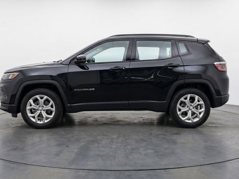 Used 2025 Jeep Compass Latitude AWD/4WD image 5