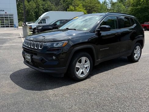 Used 2022 Jeep Compass Latitude w/ Convenience Group AWD/4WD image 1
