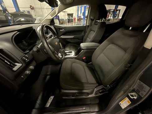 Used 2022 Chevrolet Colorado LT w/ LT Convenience Package image 4