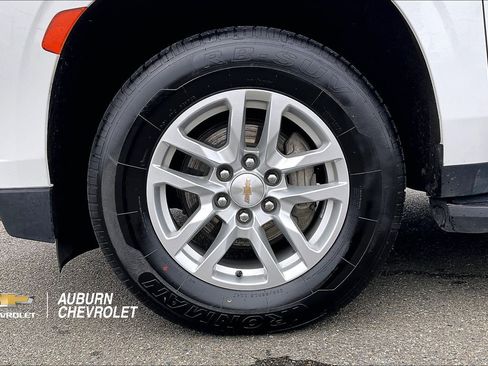 Used 2024 Chevrolet Suburban LT image 8