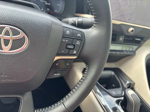 Used 2025 Toyota Crown AWD/4WD image 36