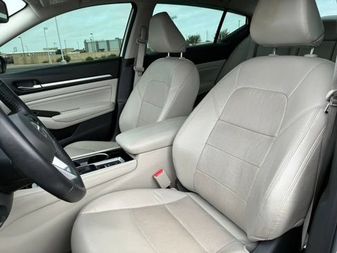 Certified 2021 Nissan Altima 2.5 Platinum AWD/4WD image 12