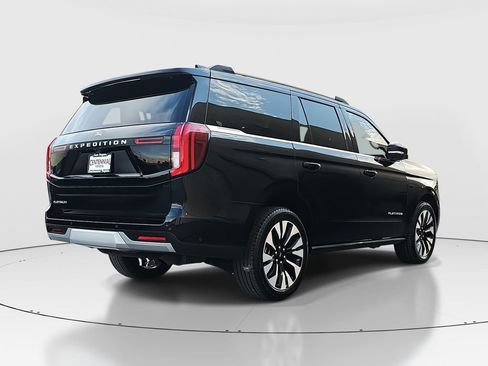 Used 2025 Ford Expedition Platinum w/ Driver's Package image 5