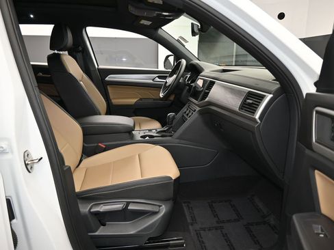 Used 2021 Volkswagen Atlas Cross Sport SE w/ Panoramic Sunroof Package image 47