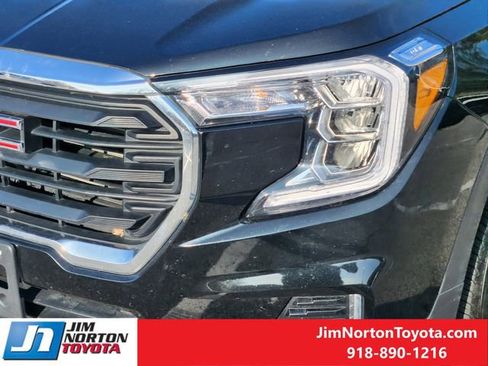 Used 2024 GMC Terrain SLE image 10
