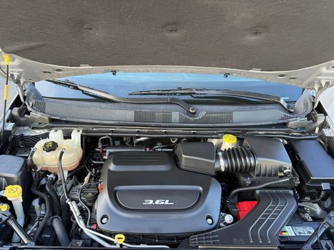 Used 2017 Chrysler Pacifica Touring-L Plus w/ Tire & Wheel Group image 38