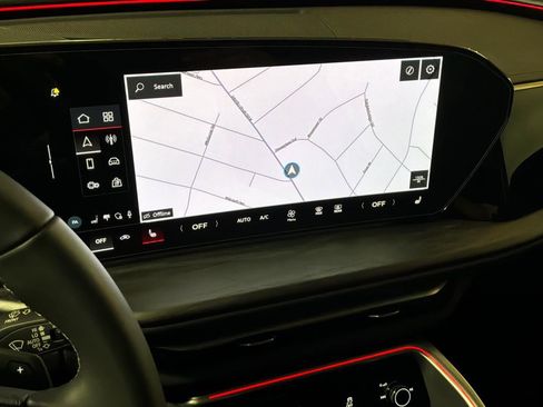 Used 2025 Audi Q5 Premium w/ Convenience Package image 3