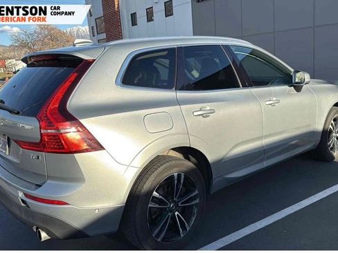 Used 2018 Volvo XC60 T6 Momentum w/ Vision Package image 2