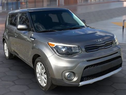 Used 2018 Kia Soul + FWD image 19