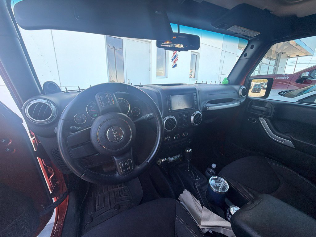 Used 2014 Jeep Wrangler Unlimited Sahara w/ Connectivity Group AWD/4WD image 6