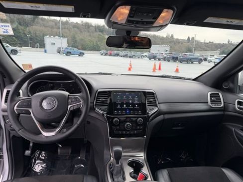 Used 2021 Jeep Grand Cherokee Laredo X image 13