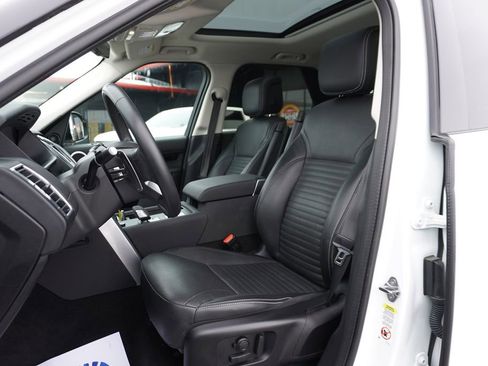 Used 2024 Land Rover Discovery S image 22