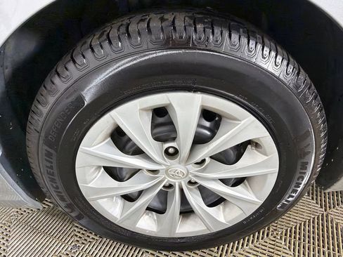 Used 2015 Toyota Camry LE FWD image 11