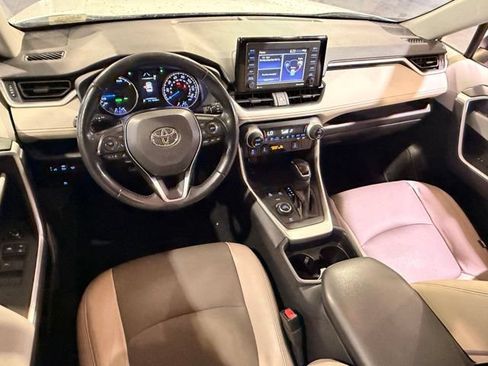 Used 2020 Toyota RAV4 XLE w/ XLE Grade Weather Package AWD/4WD image 9