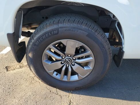 Used 2025 Nissan Frontier SV RWD image 7