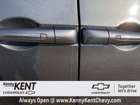 Used 2023 Chrysler Pacifica Touring-L image 10