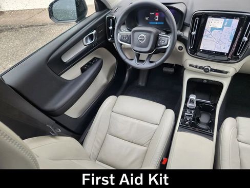 Certified 2023 Volvo XC40 B5 Ultimate w/ Protection Package Premier image 12