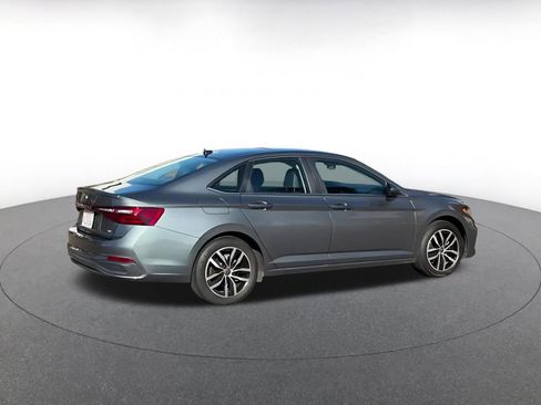 Used 2025 Volkswagen Jetta SE image 14