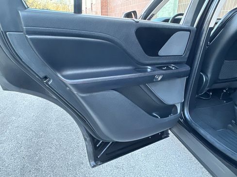 Used 2023 Lincoln Aviator AWD image 30