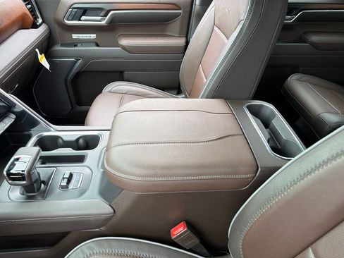 Used 2025 GMC Sierra 1500 Denali AWD/4WD image 13