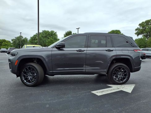 Used 2026 Jeep Grand Cherokee Summit w/ Obsidian Package AWD/4WD image 35