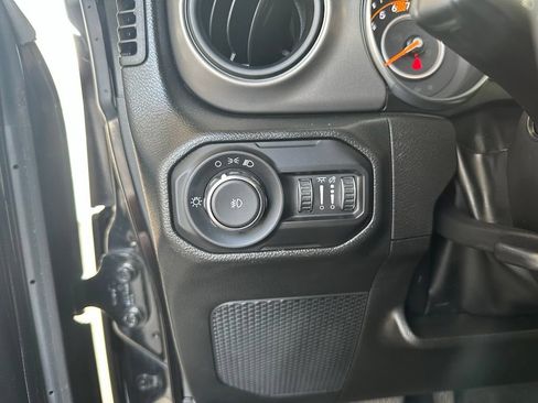 Used 2022 Jeep Wrangler Sport AWD/4WD image 17