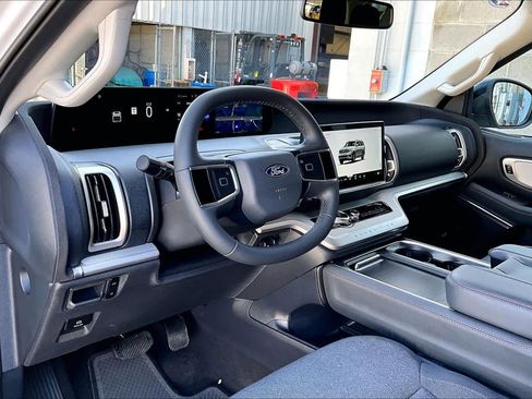 Certified 2025 Ford Expedition Max Active image 18