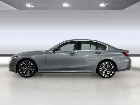 Used 2025 BMW 330i Sedan RWD image 2