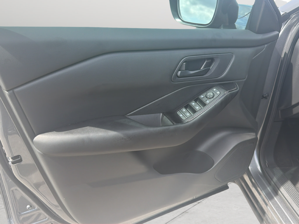 Certified 2025 Nissan Rogue S FWD image 19