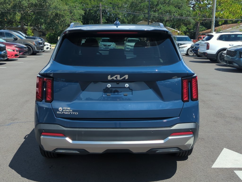 Used 2025 Kia Sorento S w/ Panoramic Sunroof Package FWD image 6